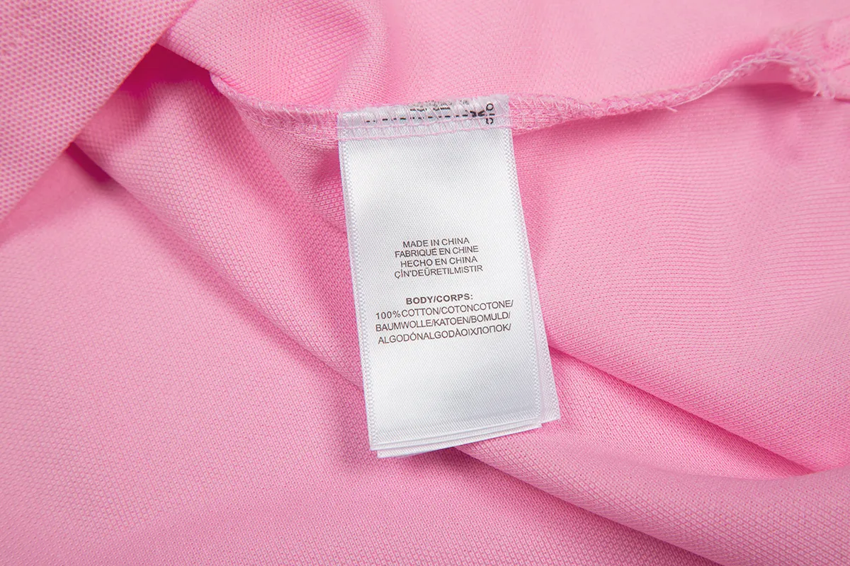P200 White background picture [Evergreen all year round] Style number: 25101# (on sale all year round) Color: black white label/black red label/navy blue white label/navy blue red label/white/pink/grey Size: S to Pearlescent buttons on white background ✅ - The placket chiffon film is professionally processed ✅ -Ralph Lauren's classic Malaysian logo Polo｜Unlock the British retro sports style. Use 220g heavy double-sided piqué cotton to create a tall silhouette. The iconic Malaysian embroidery logo interprets American origin. The solid color system can easily control formal and casual scenes.